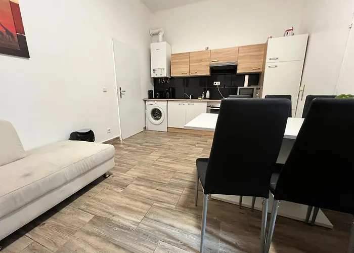 Apartman Comfortable 3br Shared Apt, With Unmatched Comfort *